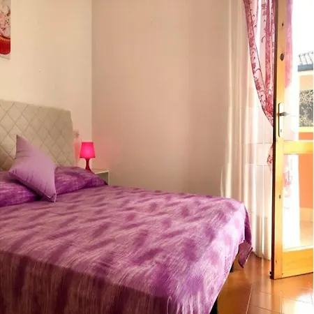 Colorful With Balcony - Beahost