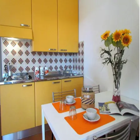 Colorful With Balcony - Beahost 公寓 *